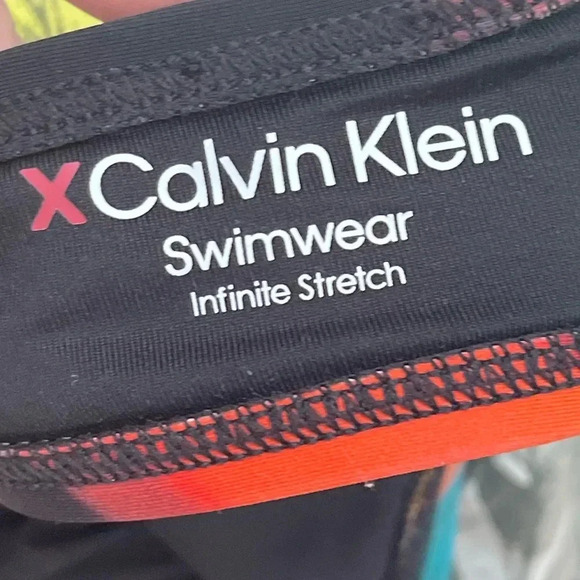 Calvin Klein Women's Standard Bra Top with Removable Soft Cups - Picture 13 of 14